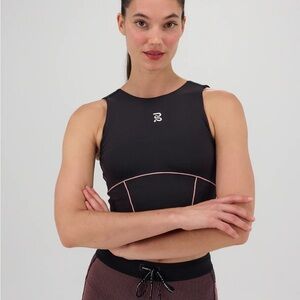 STAMINA™ POP STITCH VOLTA™ CROP - BLACK / MAUVE